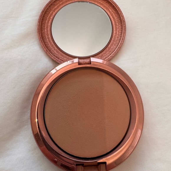 Auth.✅ MAC Cosmetic Bronzer in shade “Light Golden”🌞 - Picture 2 of 5